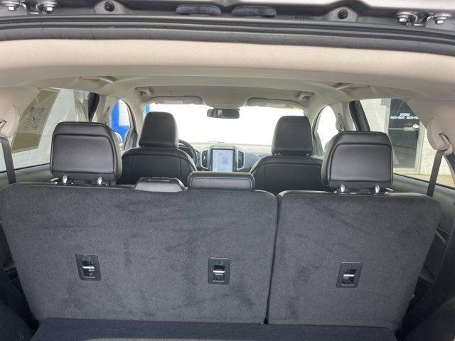 Photo of 2022 Silver Metallic Ford Edge