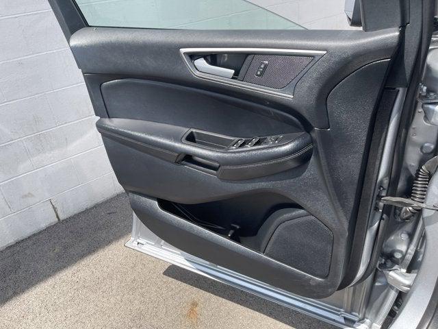 Photo of 2022 Silver Metallic Ford Edge