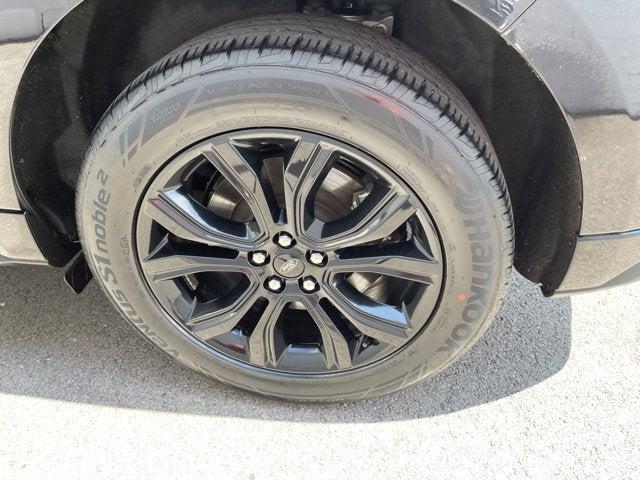 Photo of 2023 Agate Black Metallic Ford Edge
