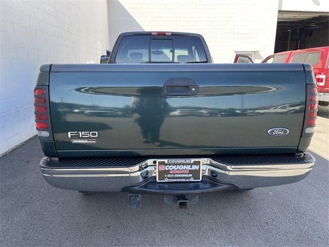 Photo of 2001 Dark Highland Green Clearcoat Metallic Ford F-150