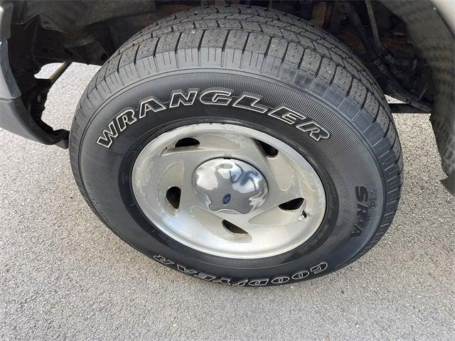 Photo of 2001 Dark Highland Green Clearcoat Metallic Ford F-150