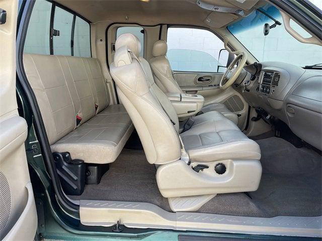 Photo of 2001 Dark Highland Green Clearcoat Metallic Ford F-150