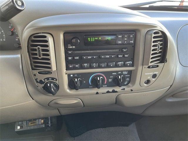 Photo of 2001 Dark Highland Green Clearcoat Metallic Ford F-150