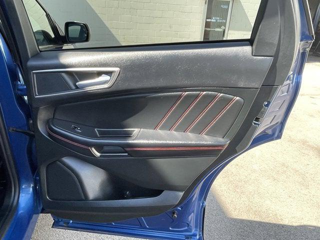 Photo of 2022 Atlas Blue Metallic Ford Edge