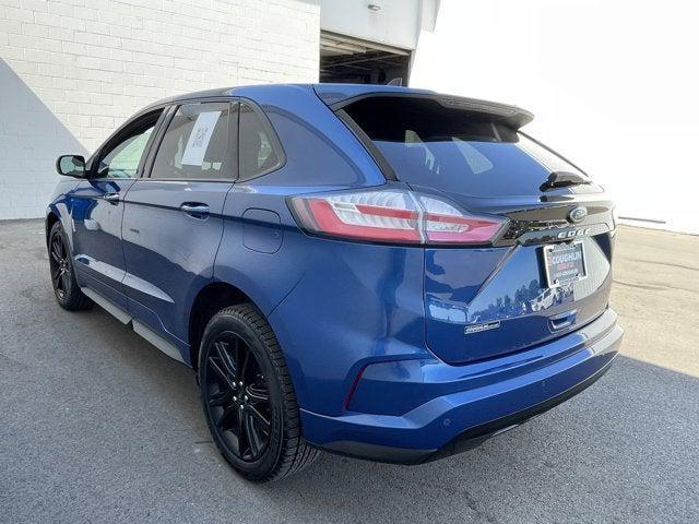 Photo of 2022 Atlas Blue Metallic Ford Edge
