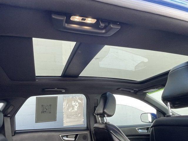 Photo of 2022 Atlas Blue Metallic Ford Edge