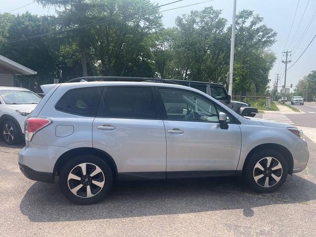 Photo of 2017 Ice Silver Metallic Subaru Forester