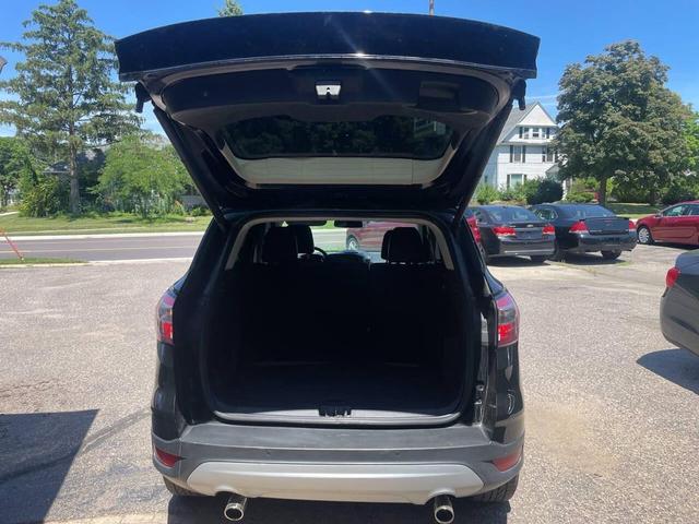 Photo of 2017 Shadow Black Ford Escape