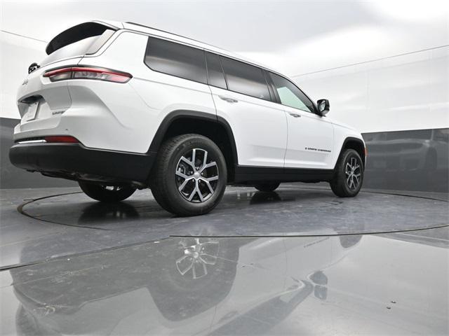 Photo of 2025 Bright White Clearcoat Jeep Grand Cherokee L