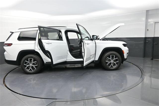 Photo of 2025 Bright White Clearcoat Jeep Grand Cherokee L