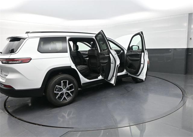 Photo of 2025 Bright White Clearcoat Jeep Grand Cherokee L