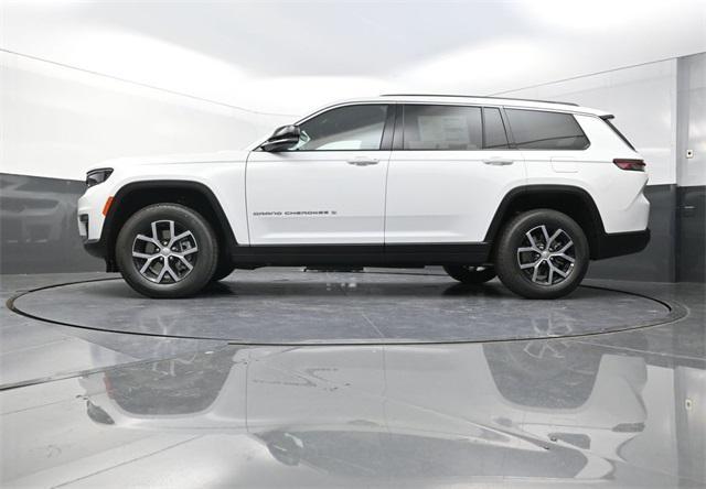 Photo of 2025 Bright White Clearcoat Jeep Grand Cherokee L