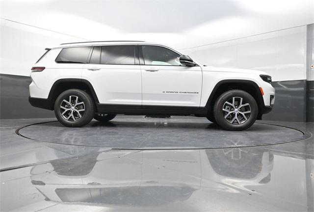 Photo of 2025 Bright White Clearcoat Jeep Grand Cherokee L