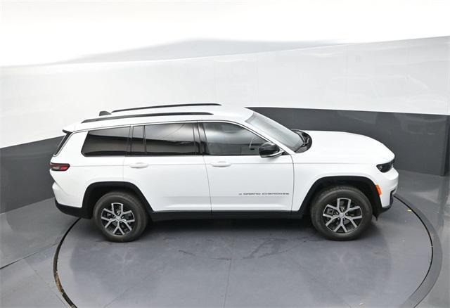 Photo of 2025 Bright White Clearcoat Jeep Grand Cherokee L