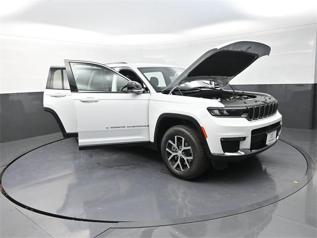 Photo of 2025 Bright White Clearcoat Jeep Grand Cherokee L