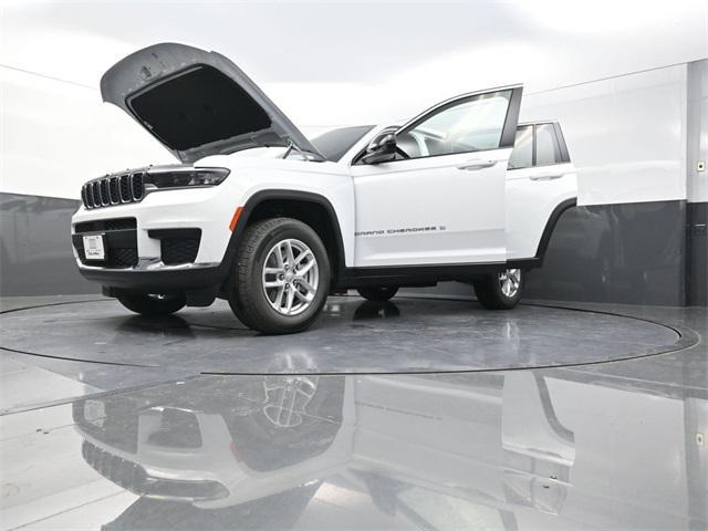 Photo of 2025 Bright White Clearcoat Jeep Grand Cherokee L