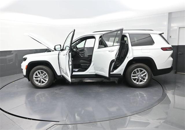 Photo of 2025 Bright White Clearcoat Jeep Grand Cherokee L