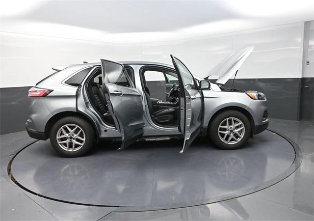 Photo of 2024 Silver Metallic Ford Edge