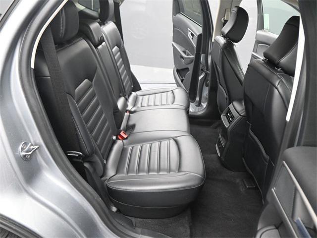 Photo of 2024 Silver Metallic Ford Edge