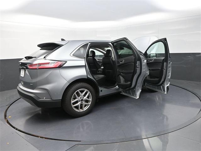 Photo of 2024 Silver Metallic Ford Edge