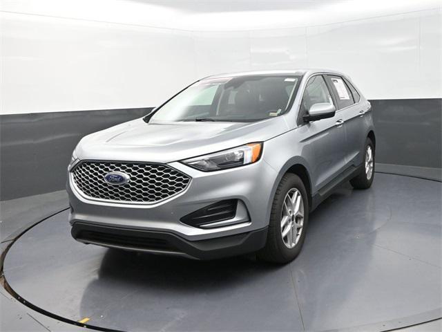 Photo of 2024 Silver Metallic Ford Edge