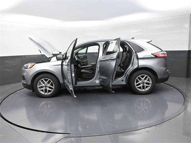 Photo of 2024 Silver Metallic Ford Edge