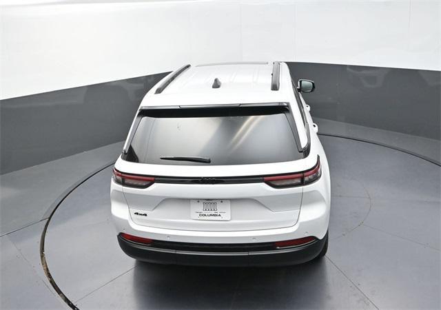 Photo of 2025 Bright White Clearcoat Jeep Grand Cherokee