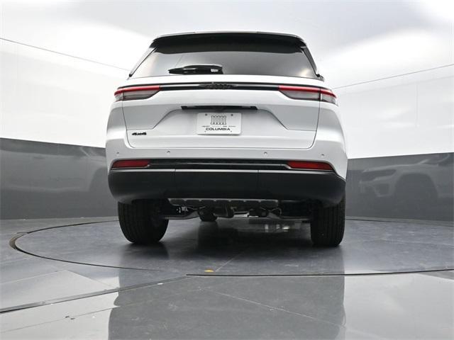 Photo of 2025 Bright White Clearcoat Jeep Grand Cherokee
