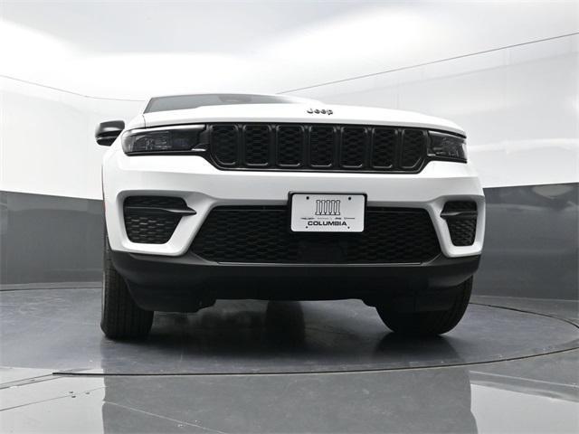 Photo of 2025 Bright White Clearcoat Jeep Grand Cherokee