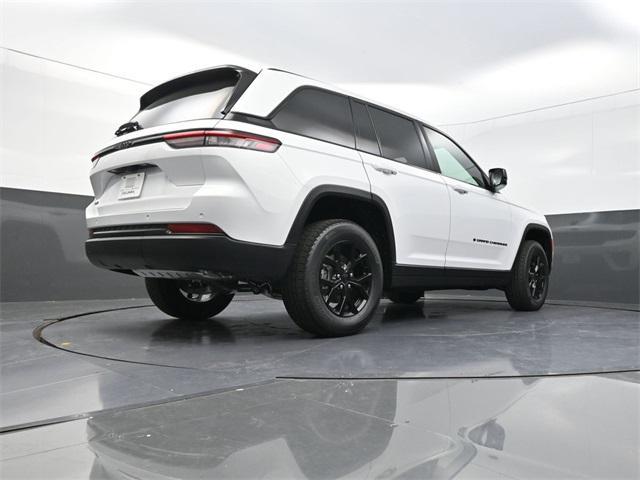Photo of 2025 Bright White Clearcoat Jeep Grand Cherokee