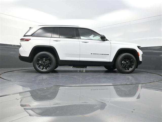 Photo of 2025 Bright White Clearcoat Jeep Grand Cherokee