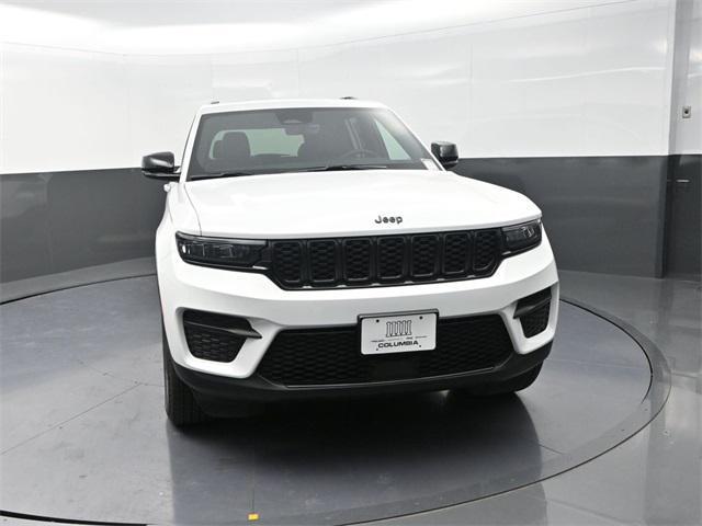 Photo of 2025 Bright White Clearcoat Jeep Grand Cherokee
