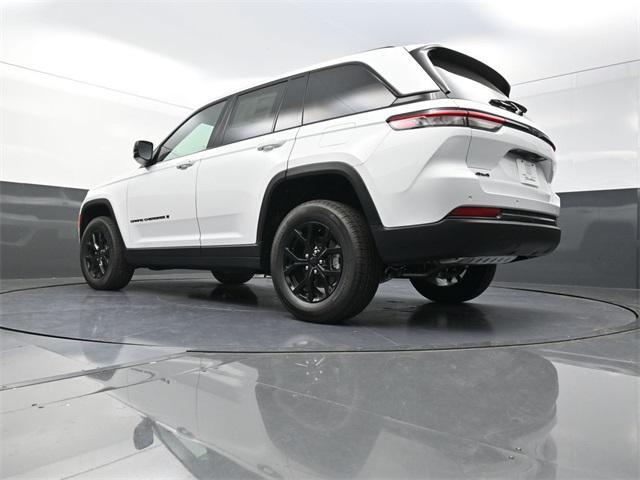 Photo of 2025 Bright White Clearcoat Jeep Grand Cherokee