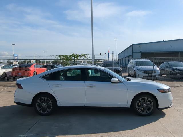 Photo of 2023 Platinum White Pearl Honda Accord