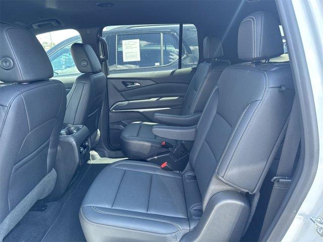 Photo of 2024 Summit White Chevrolet Traverse