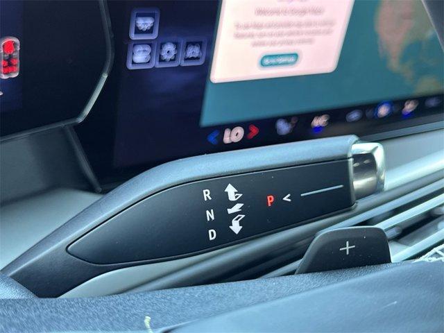 Photo of 2024 Summit White Chevrolet Traverse