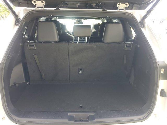 Photo of 2022 Pearl Toyota Highlander