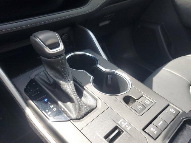 Photo of 2022 Pearl Toyota Highlander