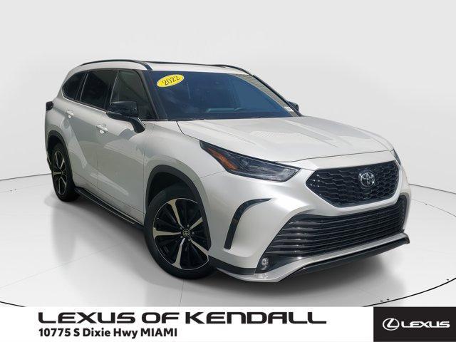 Photo of 2022 Pearl Toyota Highlander
