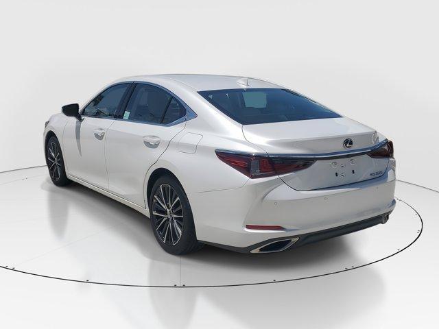 Photo of 2025 Pearl Lexus ES 350