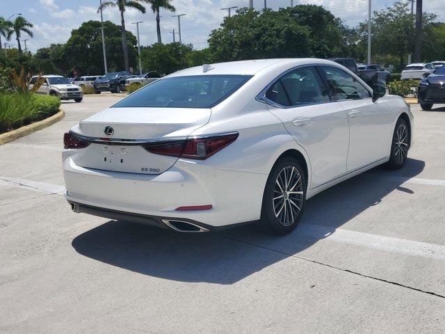 Photo of 2025 Pearl Lexus ES 350