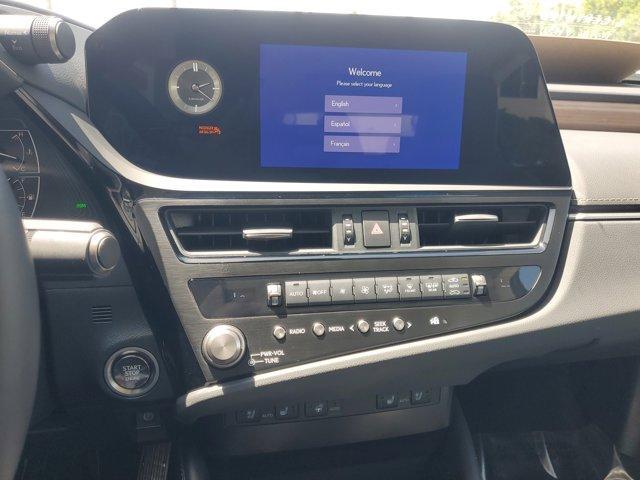 Photo of 2025 Pearl Lexus ES 350