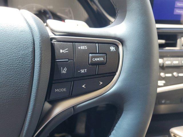 Photo of 2025 Pearl Lexus ES 350