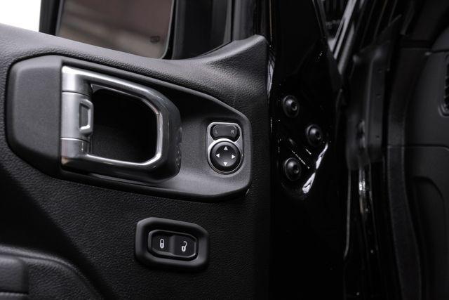 Photo of 2025 Black Clearcoat Jeep Gladiator