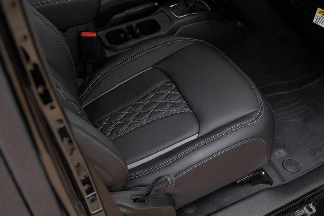 Photo of 2025 Black Clearcoat Jeep Gladiator