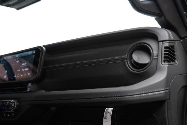 Photo of 2025 Black Clearcoat Jeep Gladiator