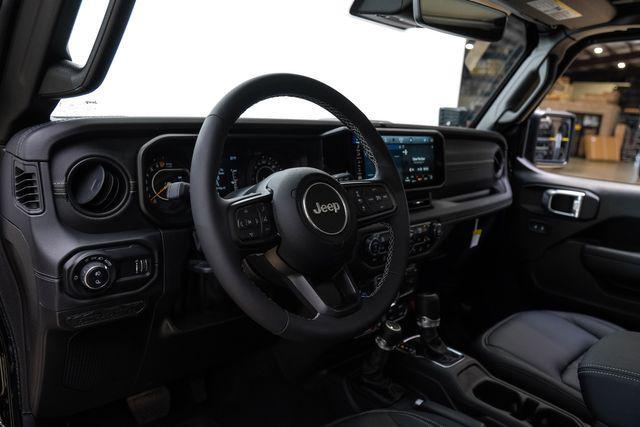 Photo of 2025 Black Clearcoat Jeep Gladiator