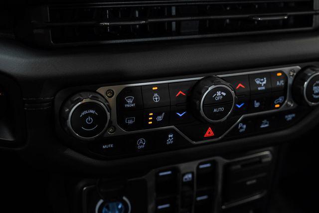 Photo of 2025 Black Clearcoat Jeep Gladiator