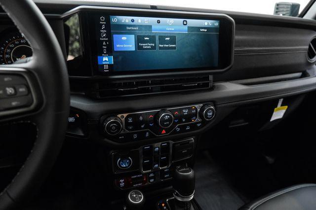 Photo of 2025 Black Clearcoat Jeep Gladiator