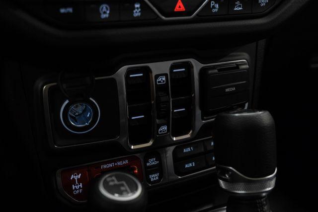 Photo of 2025 Black Clearcoat Jeep Gladiator